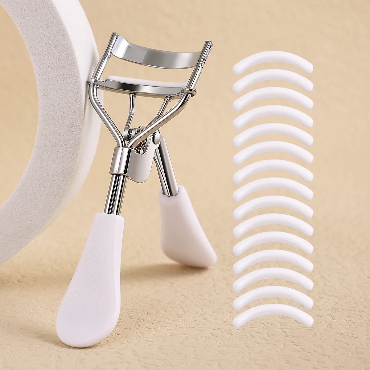Smooth Handle Stainless Steel Eyelash Curler – Salon-Quality Beauty Tool